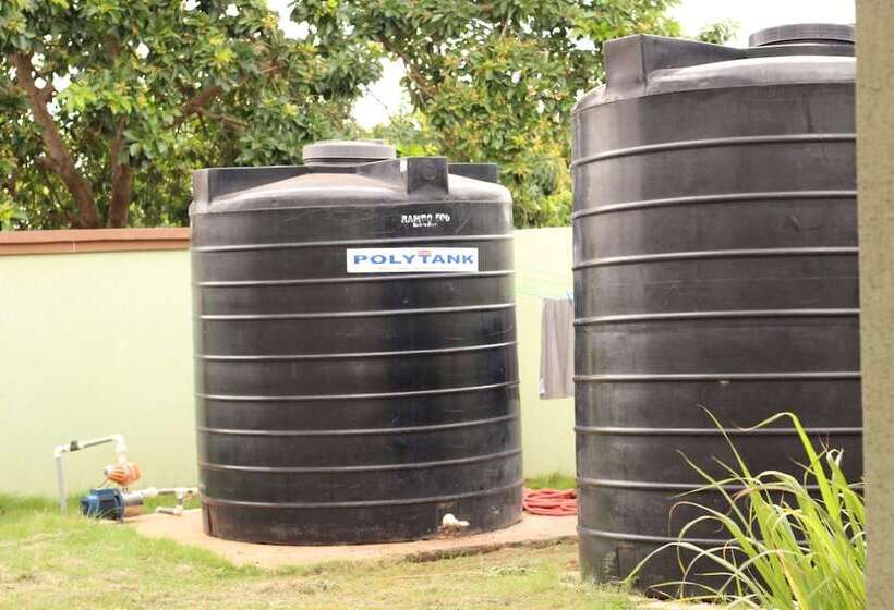 Отель Platinum Court