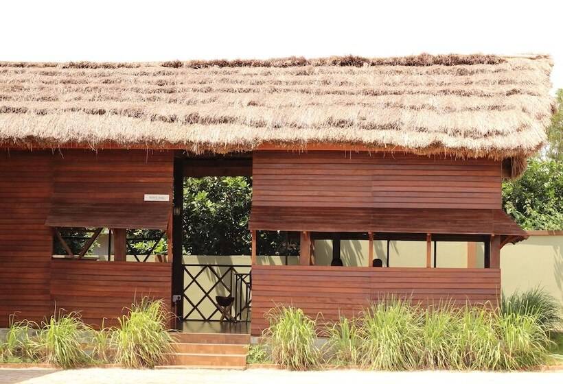 Отель Platinum Court