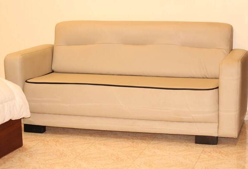 Отель Platinum Court