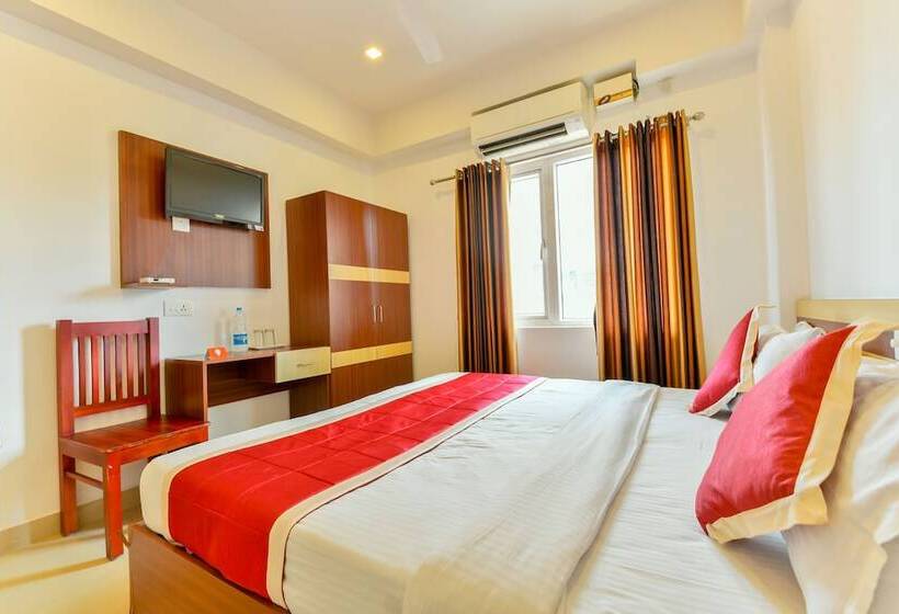 ホテル Puthens Capitol Inn, Ernakulam By Oyo