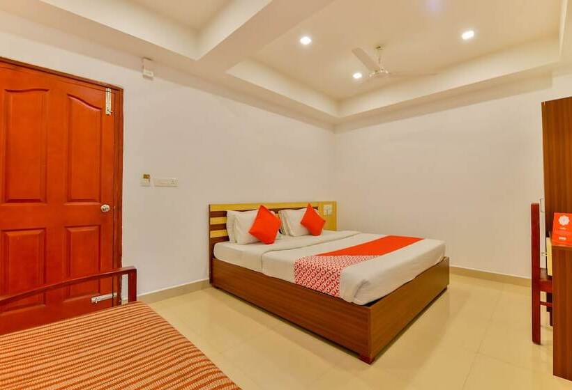 ホテル Puthens Capitol Inn, Ernakulam By Oyo