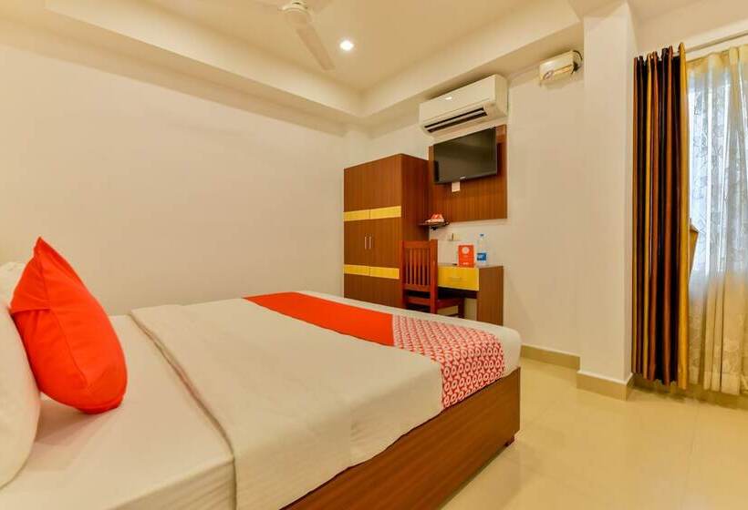 ホテル Puthens Capitol Inn, Ernakulam By Oyo