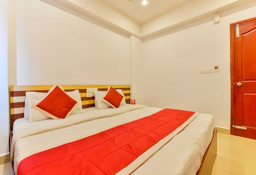 ホテル Puthens Capitol Inn, Ernakulam By Oyo