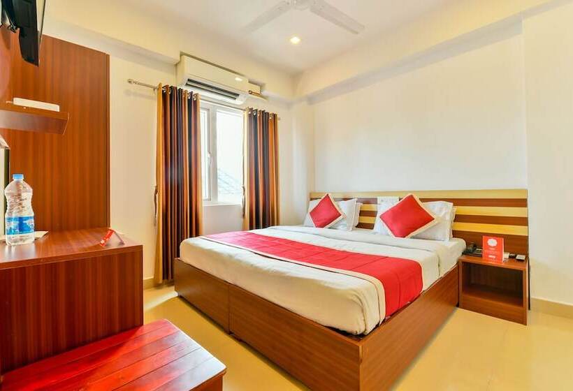 ホテル Puthens Capitol Inn, Ernakulam By Oyo