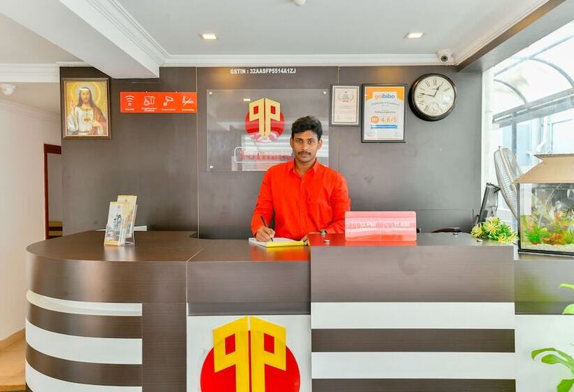ホテル Puthens Capitol Inn, Ernakulam By Oyo