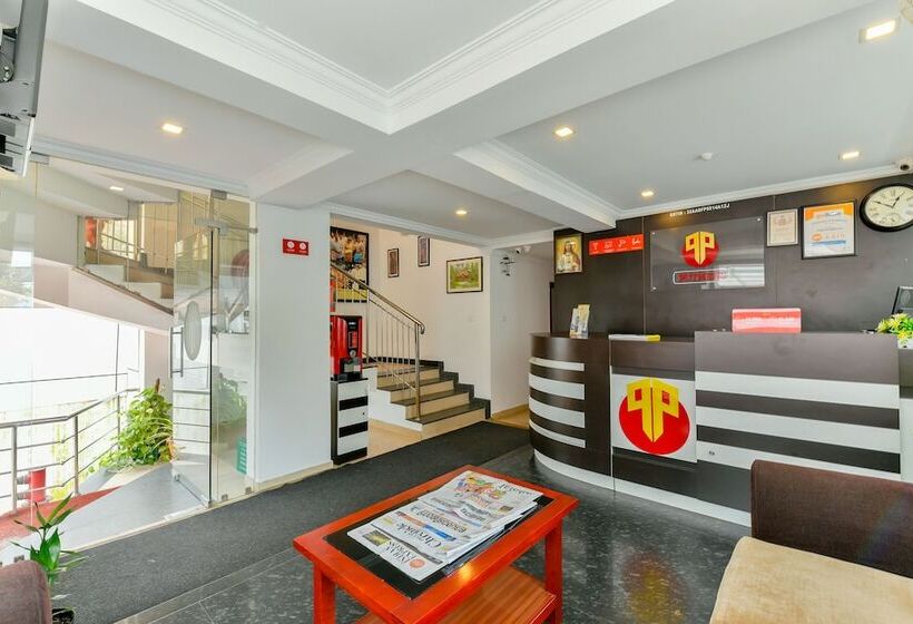 ホテル Puthens Capitol Inn, Ernakulam By Oyo