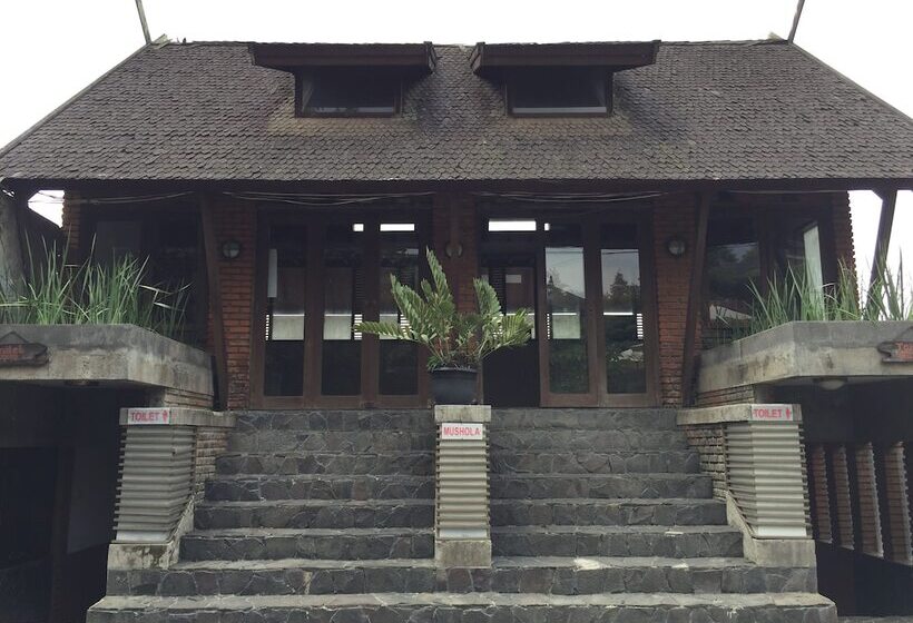 Отель Rumah Stroberi Organic Farm And Lodge