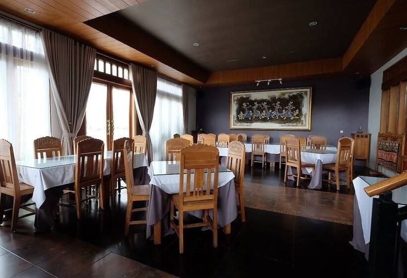 酒店 Rumah Stroberi Organic Farm And Lodge