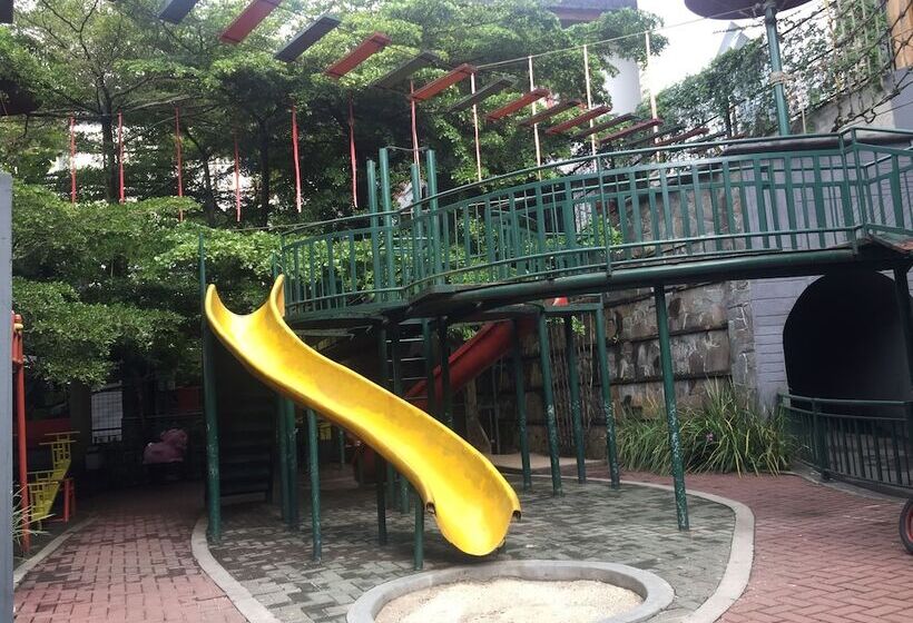 酒店 Rumah Stroberi Organic Farm And Lodge