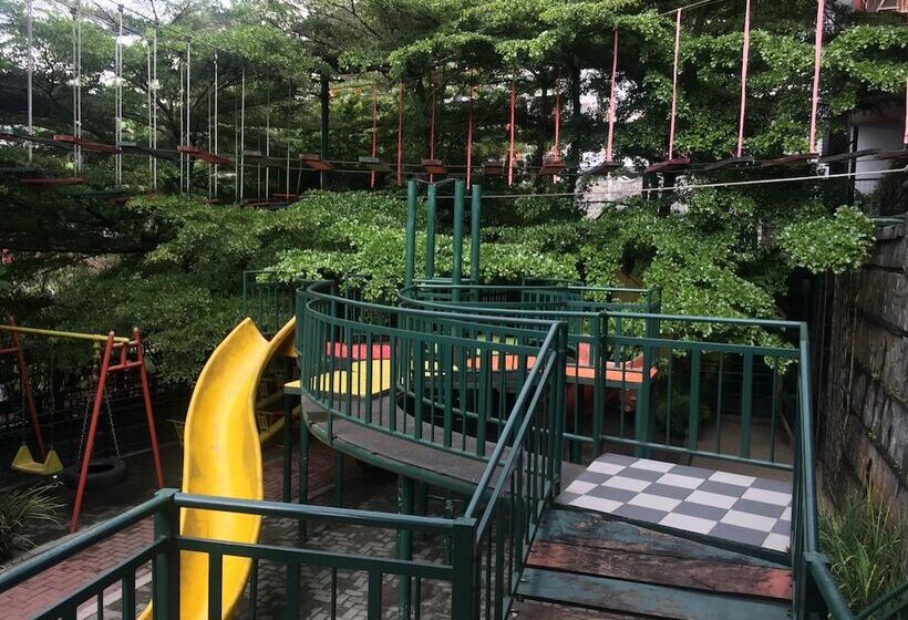 酒店 Rumah Stroberi Organic Farm And Lodge