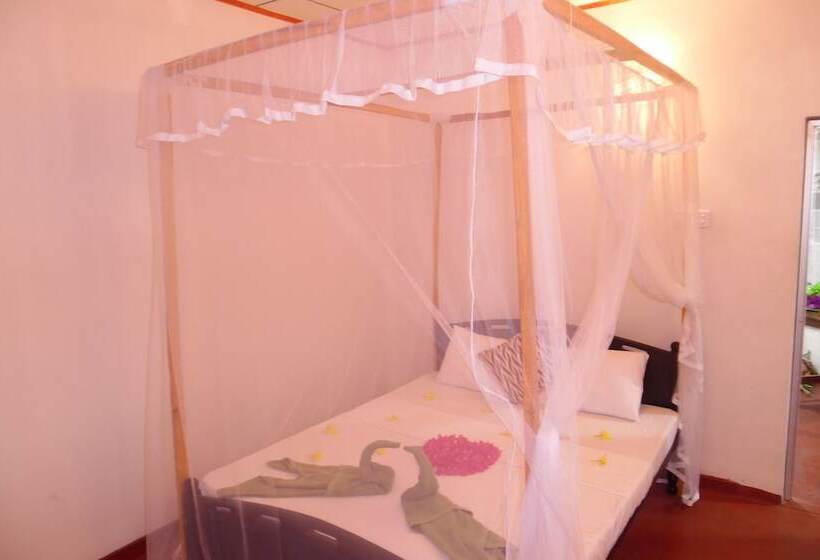 호텔 Sea Breeze Inn Talalla