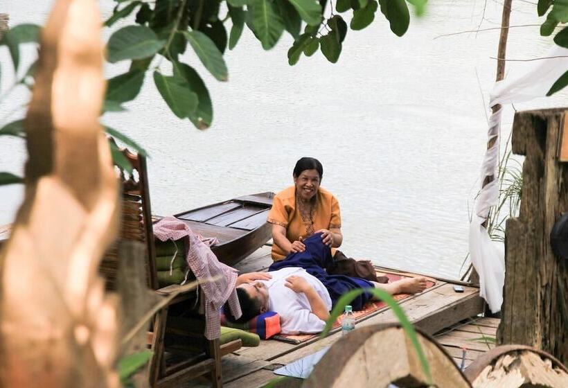 Отель The Antique Riverside Resort