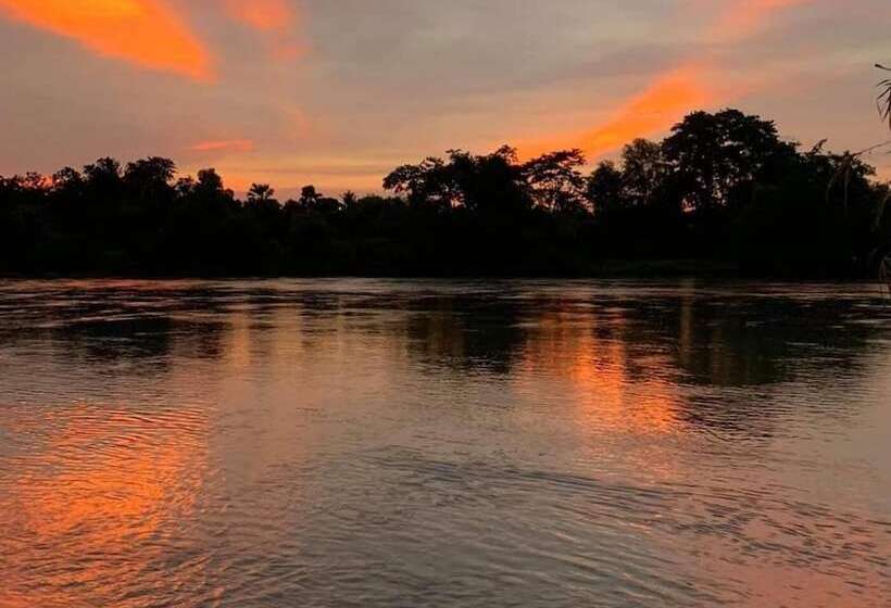 Отель The Antique Riverside Resort