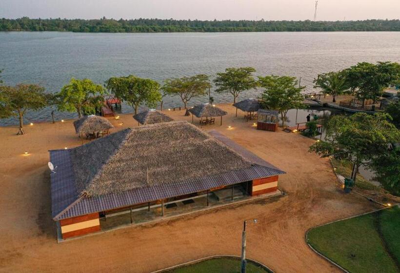 בית מלון כפרי The Cove Pasikuda