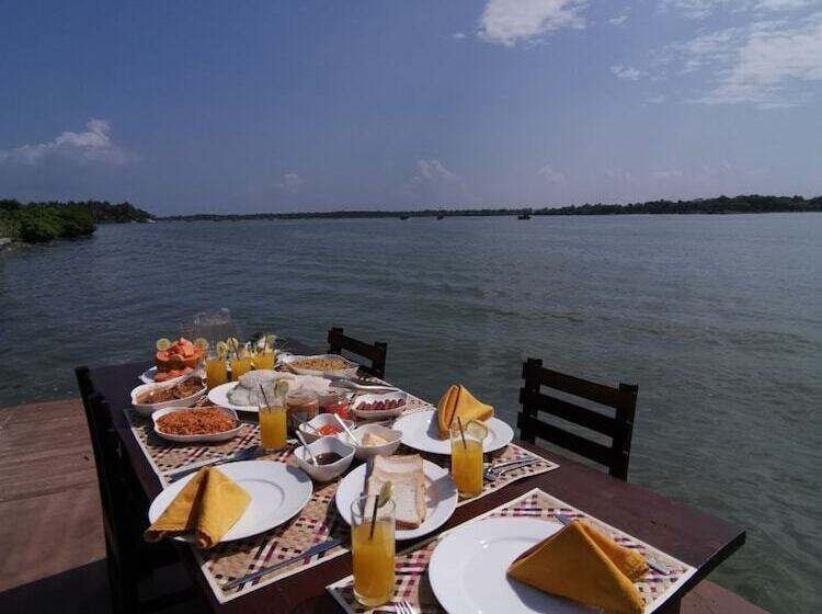 בית מלון כפרי The Cove Pasikuda