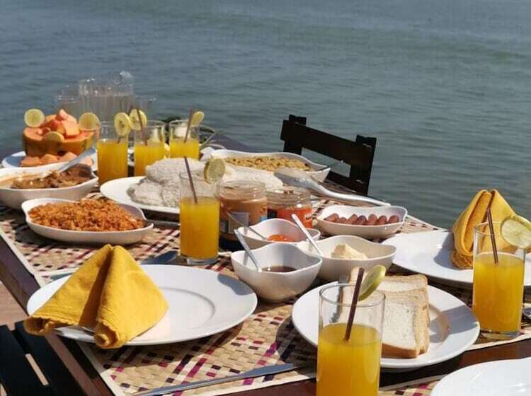 בית מלון כפרי The Cove Pasikuda