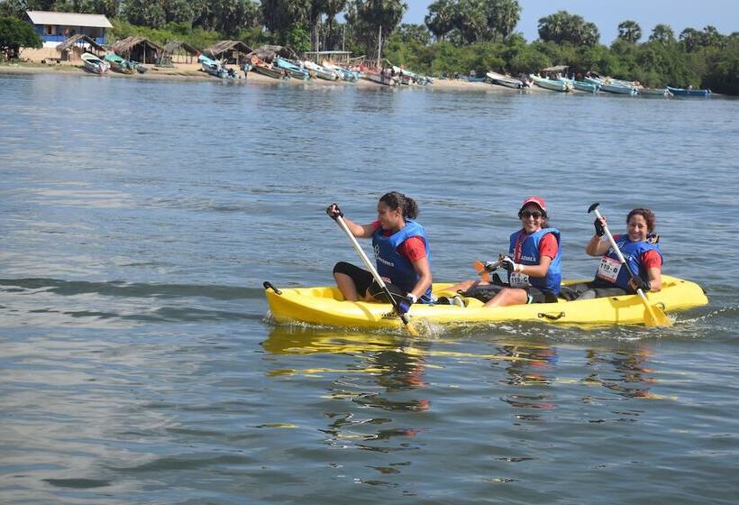 בית מלון כפרי The Cove Pasikuda