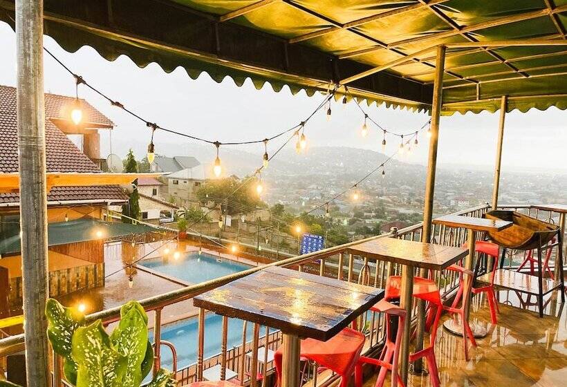 Отель Triple Hill