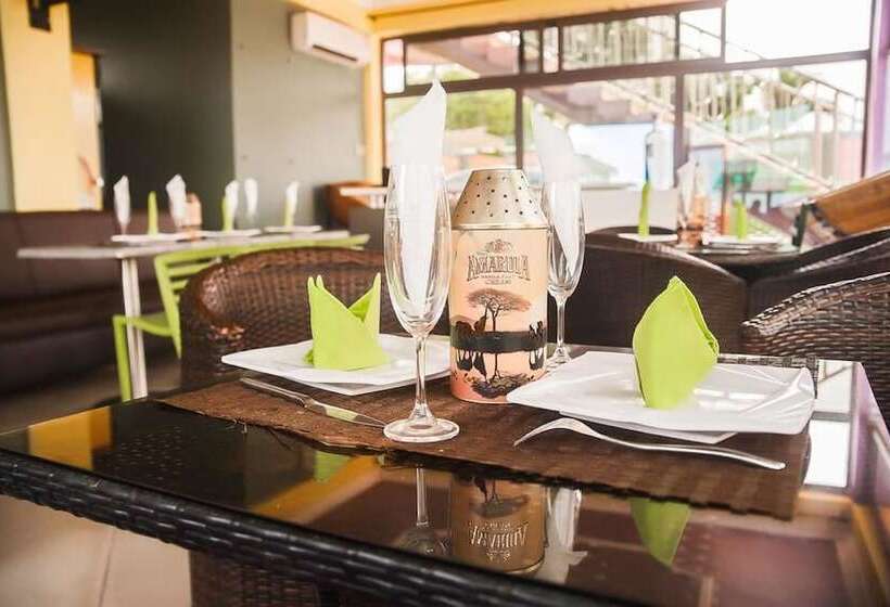 Отель Triple Hill