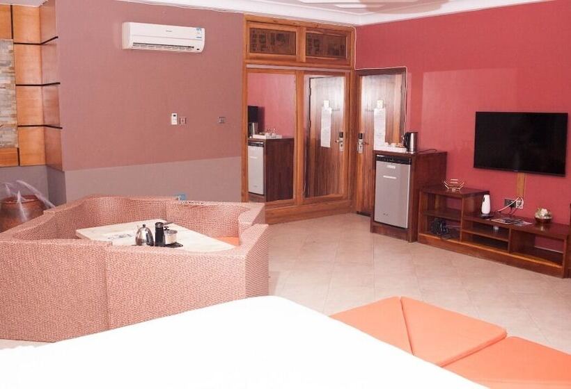 Отель Triple Hill