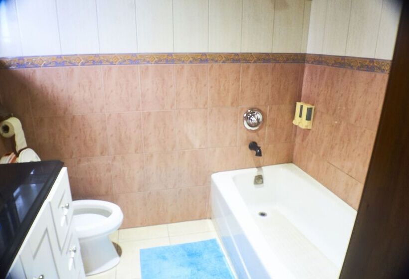 Отель Triple Hill