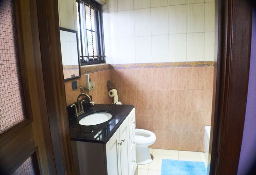 Отель Triple Hill