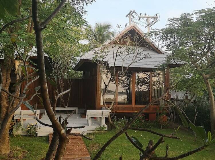 فندق Veepana Resort