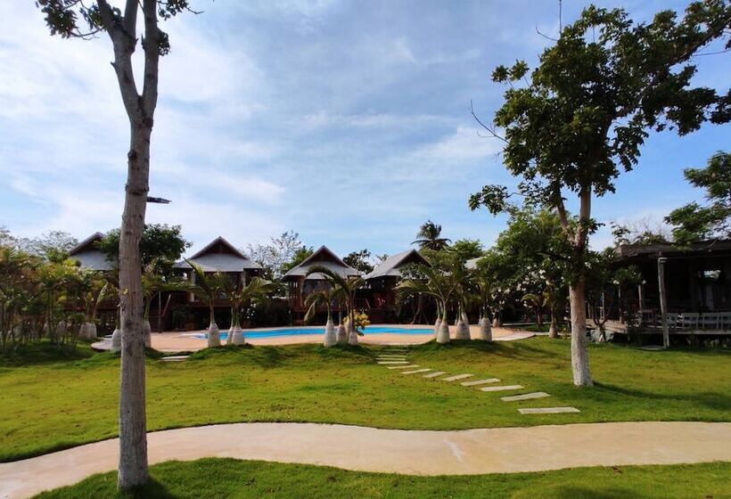 فندق Veepana Resort