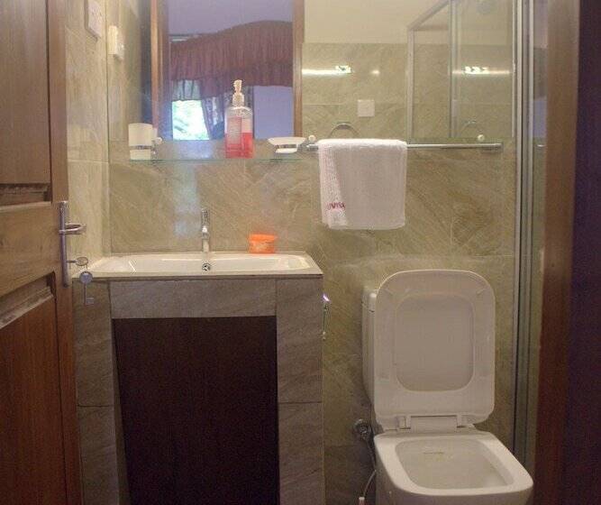 בית מלון כפרי White Peacocks And Birds Resort