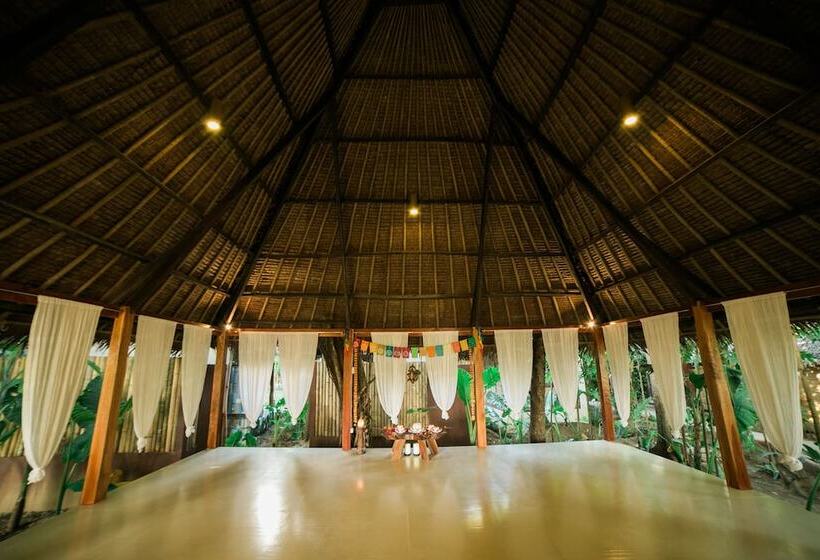 پانسیون Fox & The Firefly Cottages