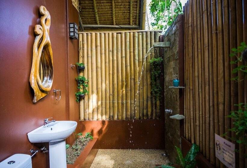 پانسیون Fox & The Firefly Cottages