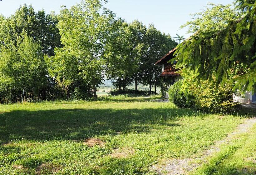 ペンション Guest House Sara Latin