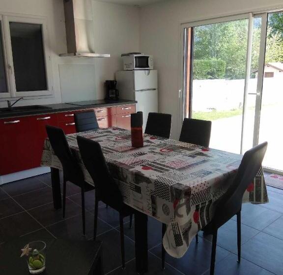 פנסיון La Vallée Des Noyers