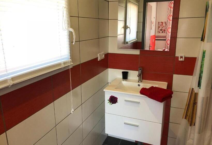 פנסיון La Vallée Des Noyers