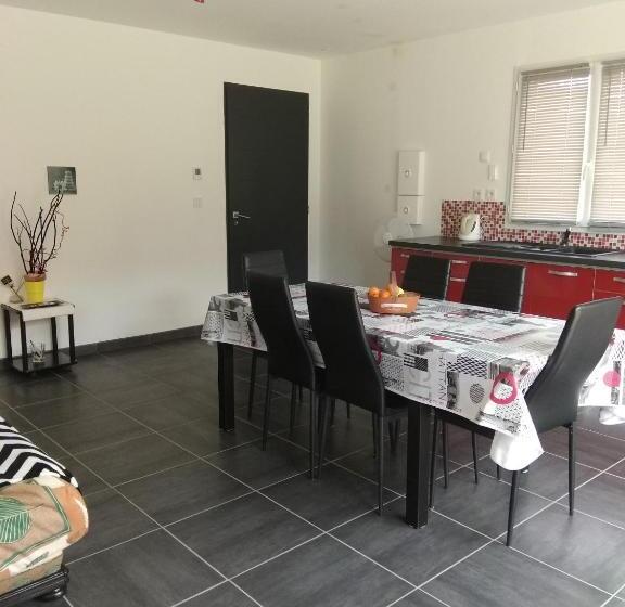 بنسيون La Vallée Des Noyers