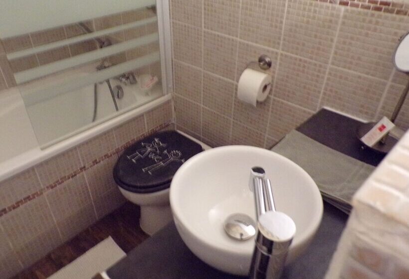 بنسيون Les Troglos De Beaulieu