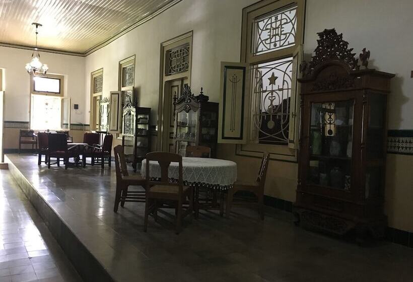 پانسیون Ndalem Natan Royal Heritage