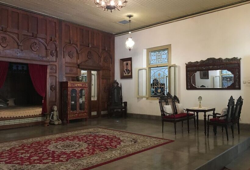 Пансион Ndalem Natan Royal Heritage