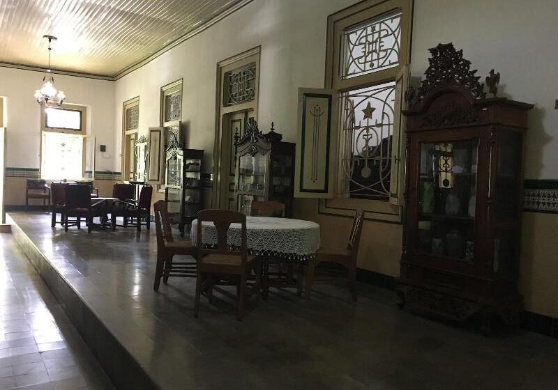 Пансион Ndalem Natan Royal Heritage