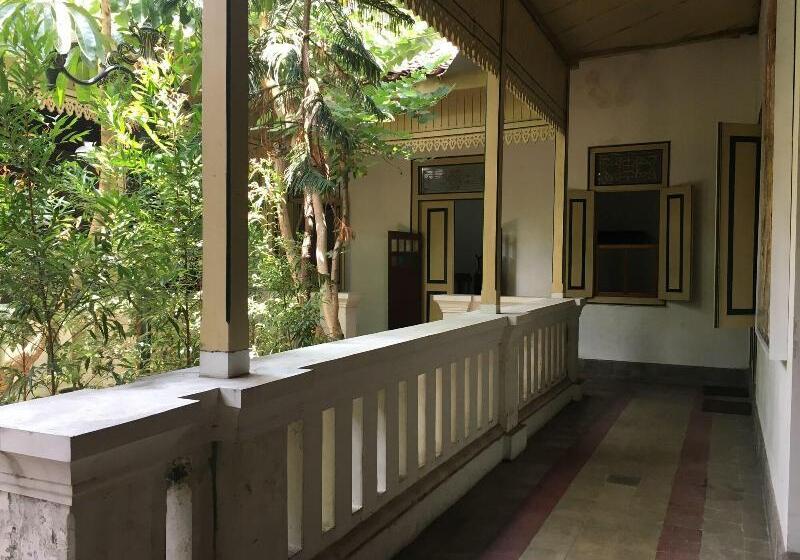 پانسیون Ndalem Natan Royal Heritage