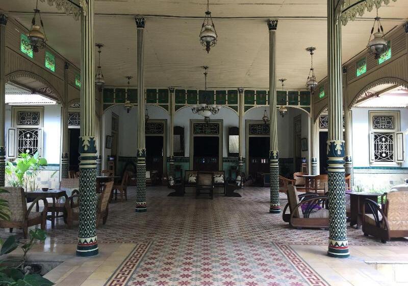 پانسیون Ndalem Natan Royal Heritage