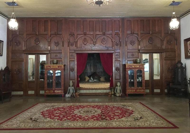 Пансион Ndalem Natan Royal Heritage