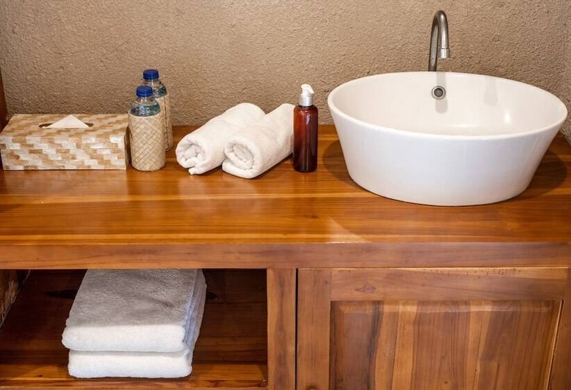 פנסיון Nusa Majesty