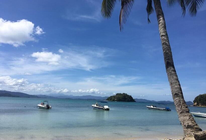 پانسیون Villa Encantador Resort