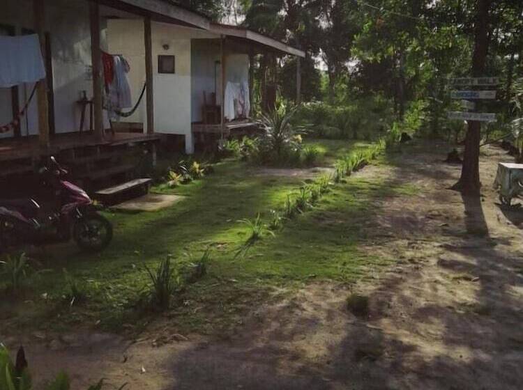 پانسیون Villa Encantador Resort