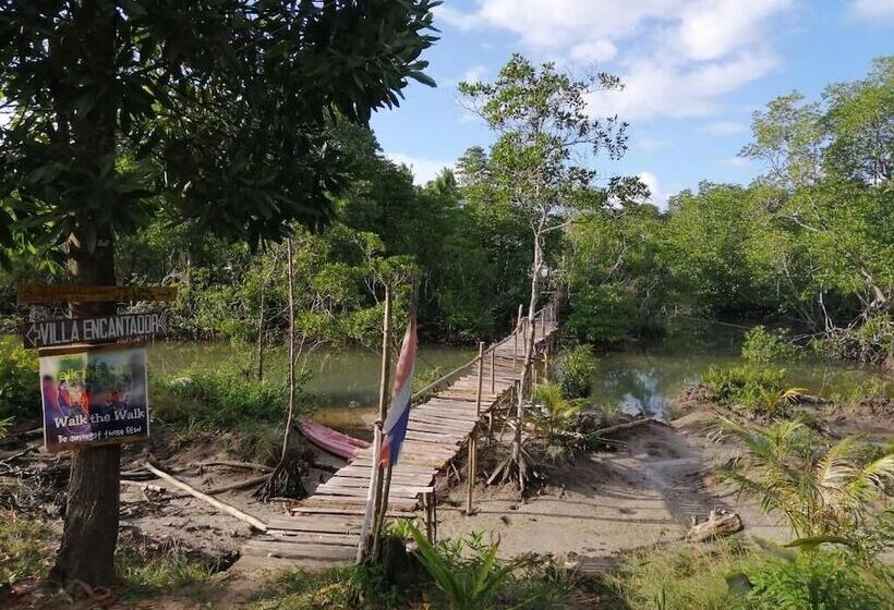 پانسیون Villa Encantador Resort