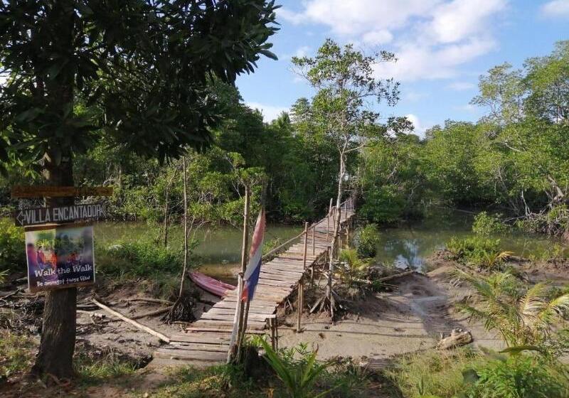 پانسیون Villa Encantador Resort