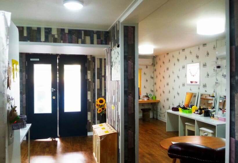 Story Road Guesthouse   Hostel