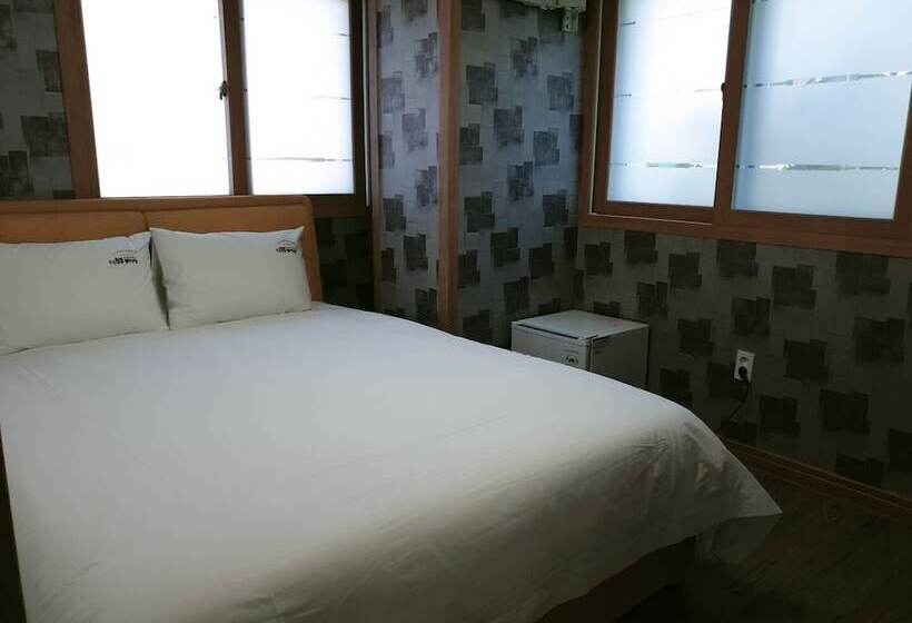 The View Hostel