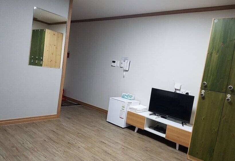 The View Hostel